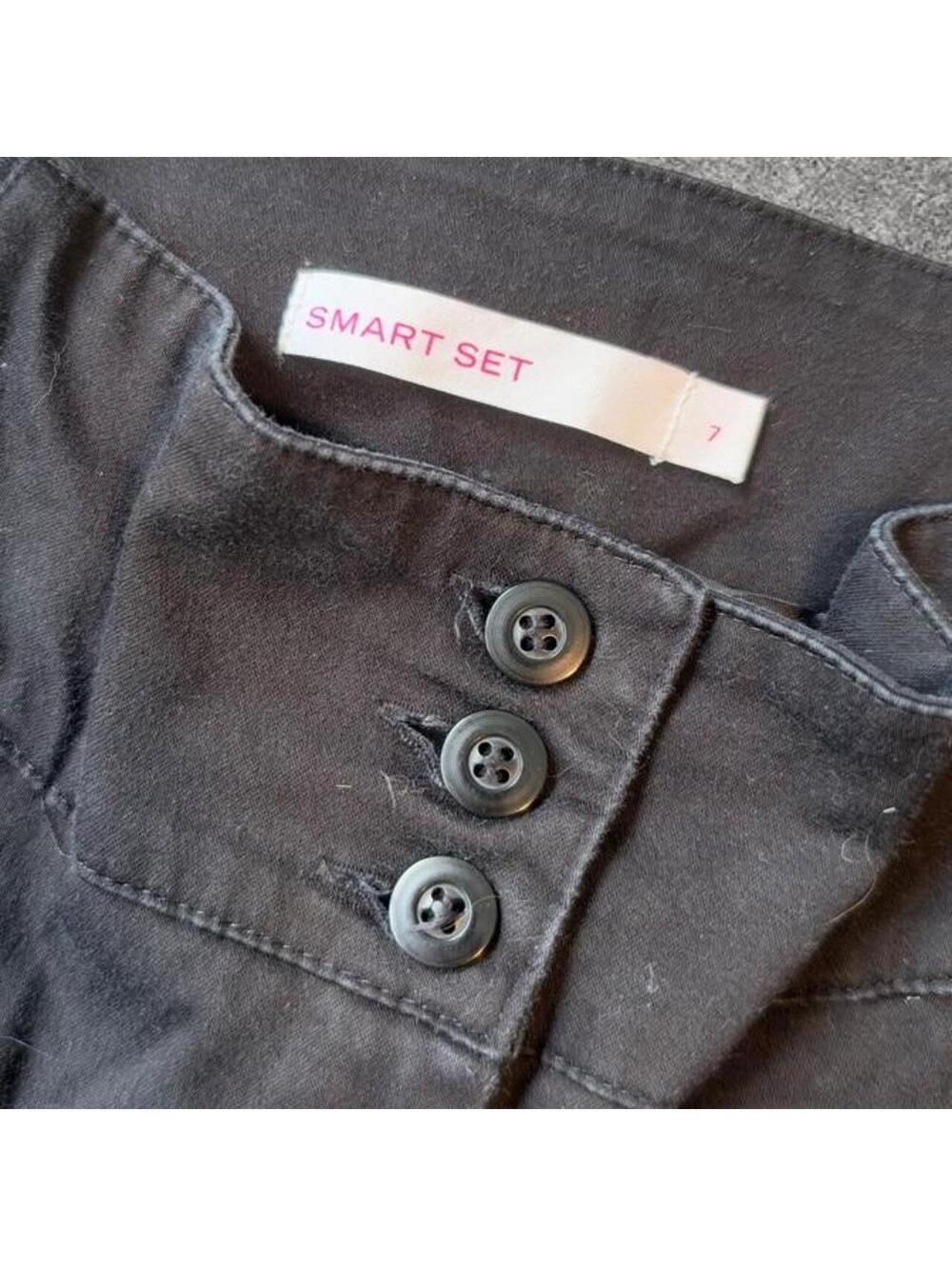 Smart Set black capris - Picture 2 of 3